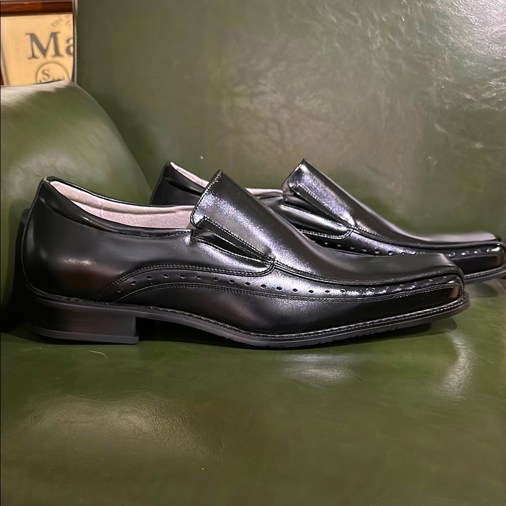 Men’s Black Leather Loafers